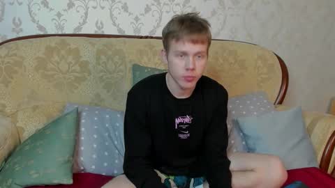 Snapshot of twelveeek chatting on 11.08.25 Angus online show from 11.08.25