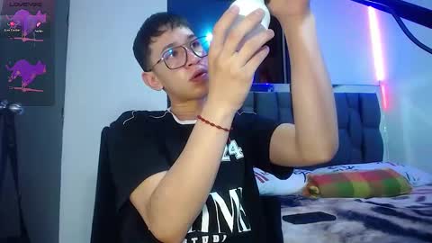 Snapshot of twink_daren chatting on 02.18.25 Mr Daren online show from 02.18.25