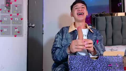 Snapshot of twink_daren chatting on 09.19.25 Mr Daren online show from 09.19.25