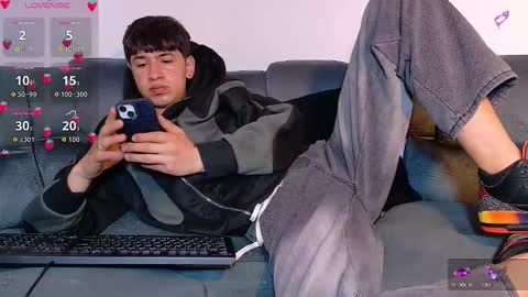 Snapshot of twink_daren chatting on 10.08.25 Mr Daren online show from 10.08.25