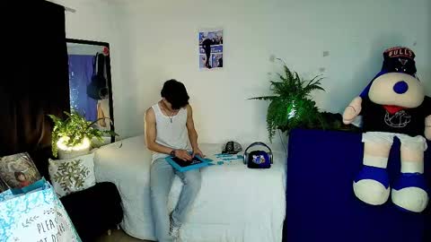 Snapshot of twink_sebas_ chatting on 10.17.25  Bad boy sebastian  online show from 10.17.25