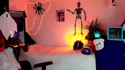 Snapshot of twink_sebas_ chatting on 10.21.25  Bad boy sebastian  online show from 10.21.25