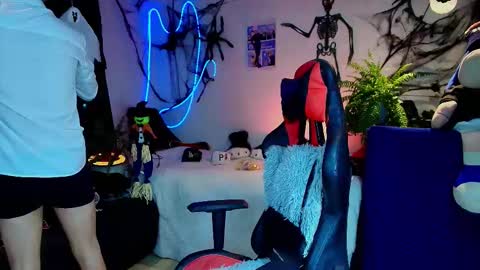 Snapshot of twink_sebas_ chatting on 10.31.25  Bad boy sebastian  online show from 10.31.25