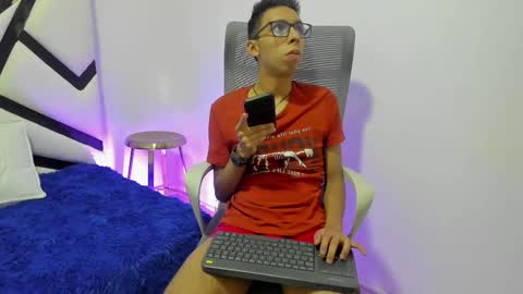 Snapshot of twinkd_asian chatting on 10.21.25 David online show from 10.21.25