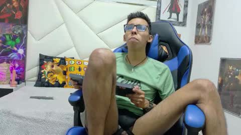 Snapshot of twinkd_asian chatting on 10.22.25 David online show from 10.22.25