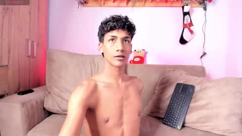 twinksboys_23 online show from 11.18.25