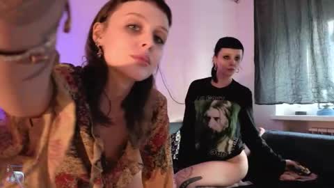 Snapshot of twins_terror chatting on 06.08.26 Sin and Skin online show from 06.08.26