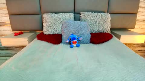 twinslovers_ online show from 10.16.25