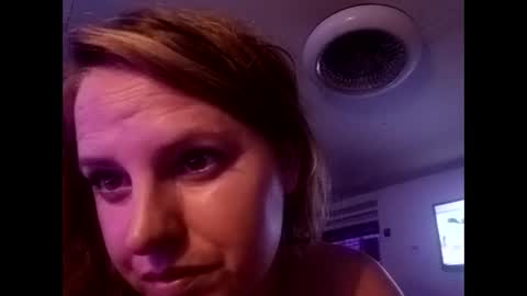 Snapshot of twocrazy85 chatting on 03.09.25 Twocrazy85 online show from 03.09.25