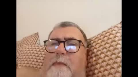 Snapshot of twohats2810 chatting on 11.29.25 twohats2810 online show from 11.29.25