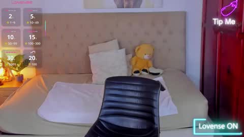 twolattinhot online show from 09.18.25