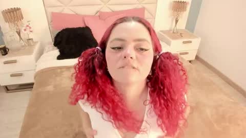 Twiggy online show from 10.20.25