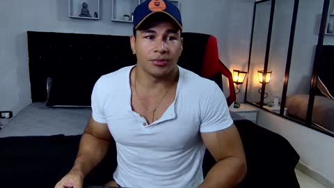 tyler_hank1 online show from 01.26.25
