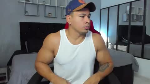 tyler_hank1 online show from 10.11.25