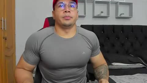 tyler_hank1 online show from 06.14.26