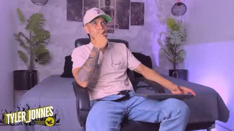 Snapshot of tyler_jonnes chatting on 12.17.24 Tyler online show from 12.17.24