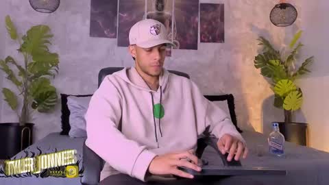 Snapshot of tyler_jonnes chatting on 12.20.24 Tyler online show from 12.20.24