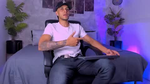 Snapshot of tyler_jonnes chatting on 12.22.24 Tyler online show from 12.22.24