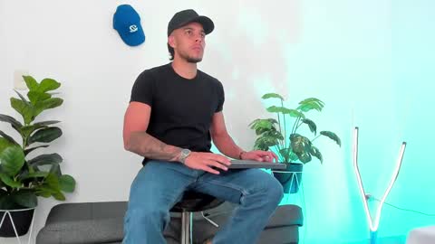 Snapshot of tyler_jonnes chatting on 02.19.25 Tyler online show from 02.19.25