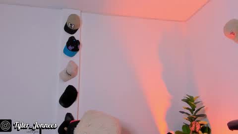 Snapshot of tyler_jonnes chatting on 10.23.25 Tyler online show from 10.23.25