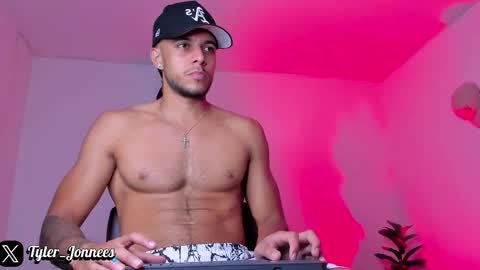 Snapshot of tyler_jonnes chatting on 10.29.25 Tyler online show from 10.29.25