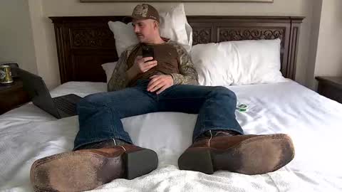 TylerLogan813 online show from 10.27.25