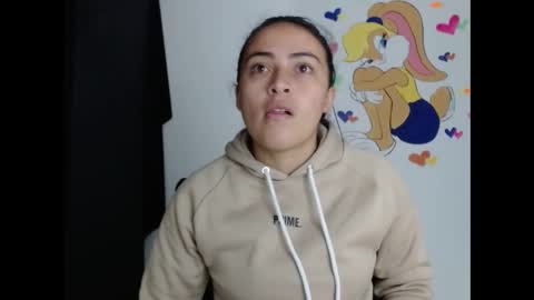 Snapshot of tyrahot_ chatting on 12.01.25 tyrahot_ online show from 12.01.25