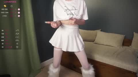 Snapshot of udelaborom chatting on 01.29.25 Lili online show from 01.29.25