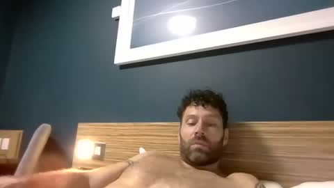 ukguyitsme online show from 11.26.25