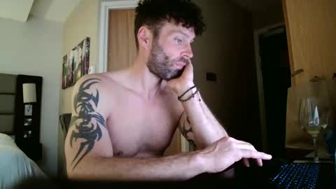ukguyitsme online show from 05.13.26