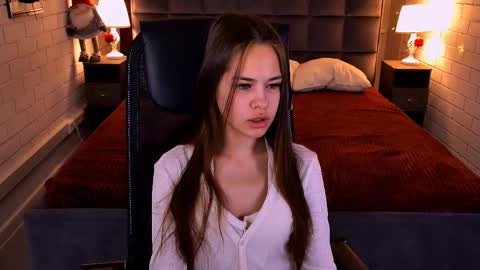 Snapshot of ulianeer chatting on 02.06.26 Ulia online show from 02.06.26