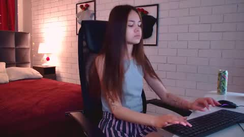 Snapshot of ulianeer chatting on 04.13.26 Ulia online show from 04.13.26