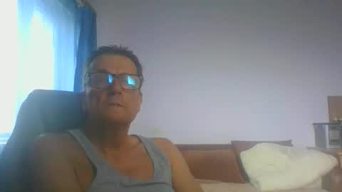 Snapshot of ulmeni7 chatting on 10.24.25 ulmeni7 online show from 10.24.25
