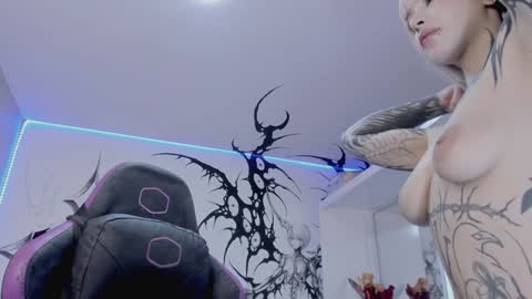 Snapshot of unachimbaherida chatting on 02.01.25 Elle Danielle  online show from 02.01.25