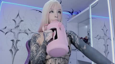 Snapshot of unachimbaherida chatting on 02.03.25 Elle Danielle  online show from 02.03.25