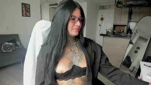 Snapshot of unatatuada chatting on 05.18.26 Franchesca online show from 05.18.26