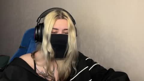 Snapshot of unaxyling chatting on 02.25.26 unaxyling online show from 02.25.26