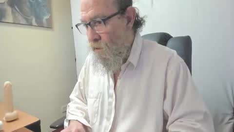 Snapshot of uncle_hottiecb chatting on 02.28.26 Uncle Hottie online show from 02.28.26