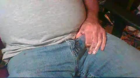 Snapshot of uncutmike7x5 chatting on 12.25.24 uncutmike7x5 online show from 12.25.24