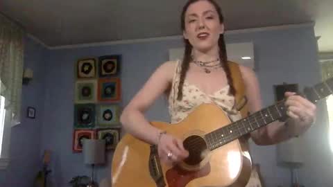 Lola Moonstone online show from 03.12.26