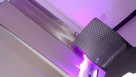 ur_caroline18 online show from 10.04.25