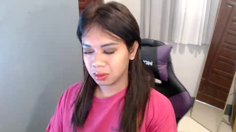 Snapshot of ur_cutiesthotasianxx chatting on 12.21.24 Vee online show from 12.21.24