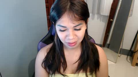 Snapshot of ur_cutiesthotasianxx chatting on 12.27.24 Vee online show from 12.27.24