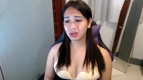 Snapshot of ur_cutiesthotasianxx chatting on 12.27.24 Vee online show from 12.27.24