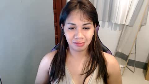 Snapshot of ur_cutiesthotasianxx chatting on 12.29.24 Vee online show from 12.29.24