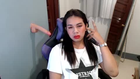 Snapshot of ur_cutiesthotasianxx chatting on 01.01.25 Vee online show from 01.01.25