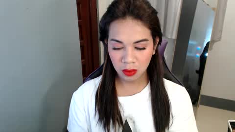 Snapshot of ur_cutiesthotasianxx chatting on 01.02.25 Vee online show from 01.02.25