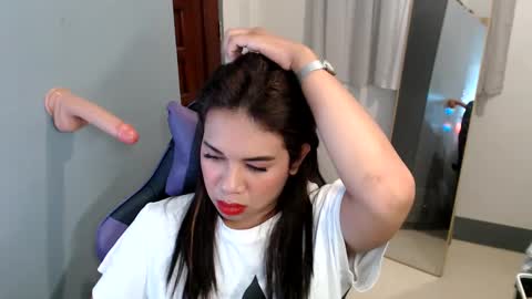 Snapshot of ur_cutiesthotasianxx chatting on 01.02.25 Vee online show from 01.02.25