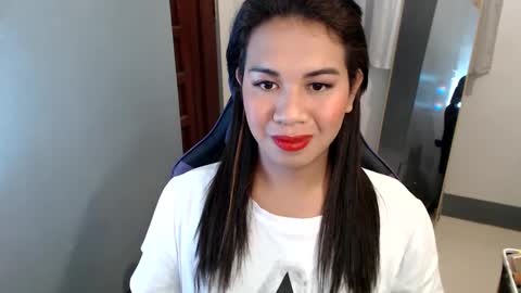 Snapshot of ur_cutiesthotasianxx chatting on 01.02.25 Vee online show from 01.02.25