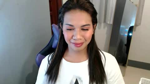 Snapshot of ur_cutiesthotasianxx chatting on 01.02.25 Vee online show from 01.02.25